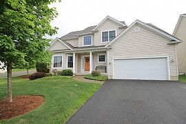 Large Colonial 4 Bedroom, 3.5 Baths in Danbury, CT