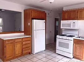 42 Blaine St, Fairfield, Ct 06824 in Fairfield, CT