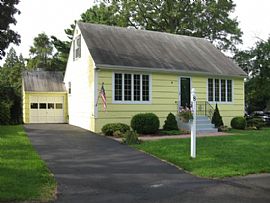 3 Beds 1 Bath in Riverside, CT