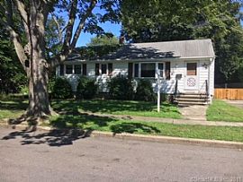 115 Geneva Ter, Fairfield, Ct 06824 in Fairfield, CT