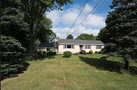 20 Tashua Rd, Trumbull, Ct 06611 in Trumbull, CT