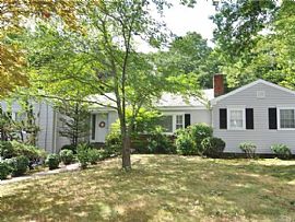 9 Wakemore St, Darien, Ct 06820 in Darien, CT