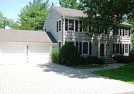 27 Tremont St, Cos Cob, Ct 06807 in Cos Cob, CT