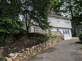 9 Longview Dr, Brookfield, Ct 06804 in Brookfield, CT