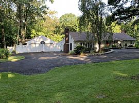 10 Powder Horn Hill Rd, Wilton, Ct 06897 in Wilton, CT