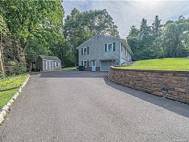 2a Belair Dr, Danbury, Ct 06811 . Awesome House in Danbury, CT