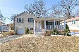 201 Macon Dr, Bridgeport, Ct 06606 . Charming House For Rent in Bridgeport, CT