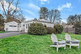 45 Drumlin Rd, Westport, Ct 06880 in Westport, CT