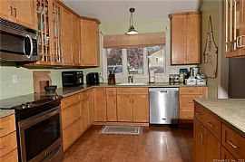 147 Hartswood Rd, Stamford, Ct 06905  Peaceful House For Rent in Stamford, CT (Photo 4 of 6)