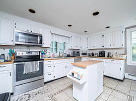 7 Birch Ln, Ridgefield, Ct 06877 in Ridgefield, CT (Photo 4 of 12)